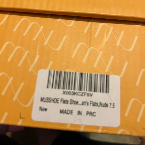 Super cute, flats. New, in Box. Cream/off white/beige color. 7.5 - Picture 5 of 5